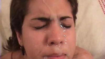 A fermosa morena latina ten sexo duro